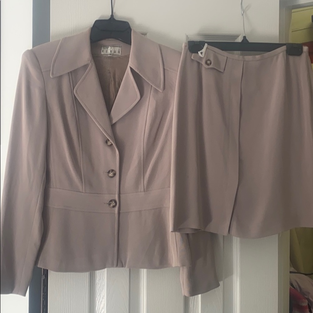 70% Triacetate 30% Polyester 100% Rayon liner